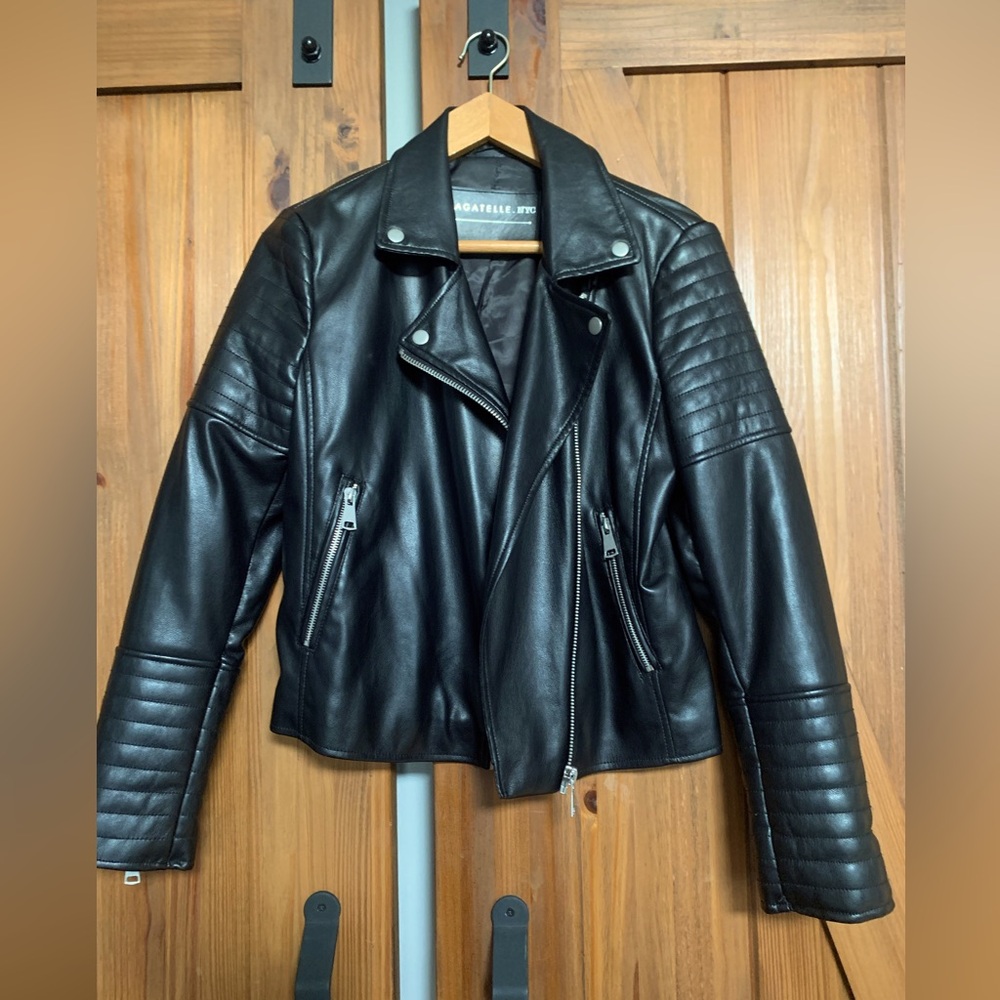 NWOT buttery soft faux leather moto jacket
Incredibly flattering
10/10 condition